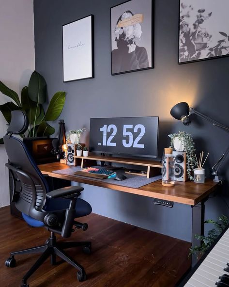 Minimal Desk Setup, Editing Room, Minimal Desk, Minimalist Home Office, Desk Setups, Home Studio Setup, Minimalist Desk, Desktop Setup, Workspace Inspiration