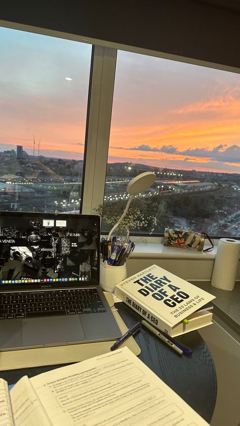 Studying With A View, Working At Night Aesthetic, Entrepreneur Aesthetic Photography, Office View Aesthetic, Laptop Working Aesthetic, Selling Sunset Aesthetic, Travel Aesthetic Story, Topper Aesthetic Study, Business Trip Aesthetic