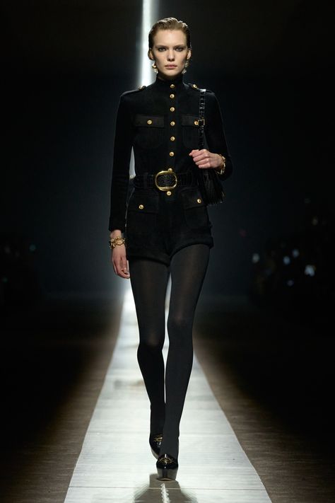 Tom Ford Fall 2024 Ready-to-Wear Collection Velvet Playsuit, Armani Couture, Winter Couture, Fw 2024, Catwalk Collection, Vogue Spain, Fashion D, Fabulous Clothes, Model Look