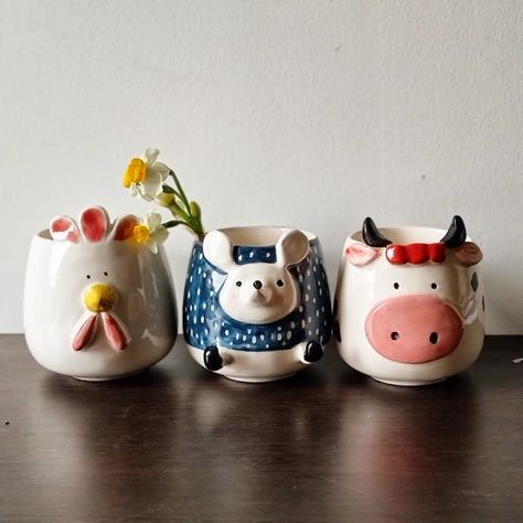 Fun Ceramics, Mirror Pottery, Mini Plant Pots, Ceramic Wall Decor, Sculpture Art Clay, Handmade Ceramics Pottery, Flower Pot Crafts, Garden Pottery, Animal Mugs