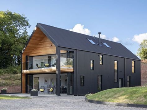 Grand Designs Houses, Metal Building Designs, Steel Building Homes, House Cladding, Casa Country, Modern Barn House, Shed Homes, Barn Style House, Modern Barn