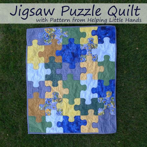 Helping Little Hands: Jigsaw Puzzle Baby Quilt (Free Pattern Included) Quilt Free Pattern, Quick Quilts, Puzzle Quilt, Quilted Projects, Kids Quilts, Quilting Designs Patterns, Quilt Modernen, String Quilts, Patchwork Baby