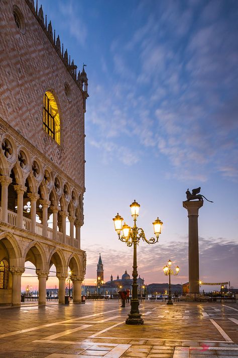 Padua Italy, St Marks Square, Doges Palace, Italian Vacation, Italy Photo, Grand Canal, Italy Vacation, Incredible Places, Vacation Places