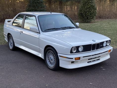 Cars Old School, Bmw M4 1990, Manual Transmission Cars, 80s Bmw, Bmw E30 Convertible, E30 Bmw Convertible, 1990 Bmw M3, Bmw E30 M3 Convertible, Bmw White