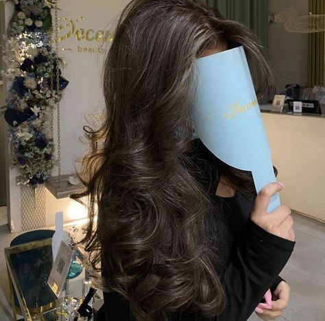 Straight Hair Blowout, Waves Blowout, Layered Hair Blonde, Red Hair Black Hair, Straight Hair Layered, Hairstyles Glam, Hair Blonde Brunette, Bun Curls, Burgundy Red Hair