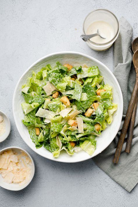 Fresh romaine, tangy garlic lemon dressing and crunchy croutons for a classic Caesar Salad! Salad Photography Ideas, Salads Photography Styling, Salad Photoshoot, Pasta Salad Food Photography, Cookbook Photoshoot, Ceasar Salad Photography Food Styling, Salad Photography Food Styling, Aesthetic Ceaser Salad, Easy Homemade Salad