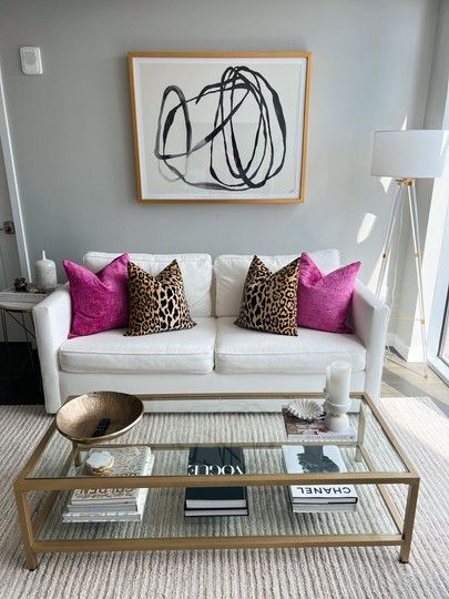 Nashville Apartment, Modern Glam Living Room, Glamorous Living Room, Chic Bedroom Decor, Glam Living Room, College Apartment Decor, Living Room Decor Inspiration, Modern Glam, Apartment Decor Inspiration