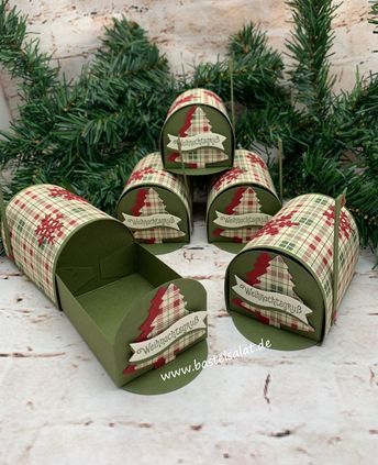 Salad Christmas, Christmas Mailbox, Monkey Crafts, Christmas Treats Boxes, Homemade Books, Stampin Up Weihnachten, Paper Bag Crafts, Handmade Charlotte, Treat Holders