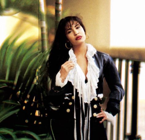 Selena Quintanilla Rare Photos, Selena Boutique, Selena Costume, Selena Quintanilla Outfits, Selena Quintanilla Fashion, Singer Fashion, Selena Q, Tejano Music, Retro Looks