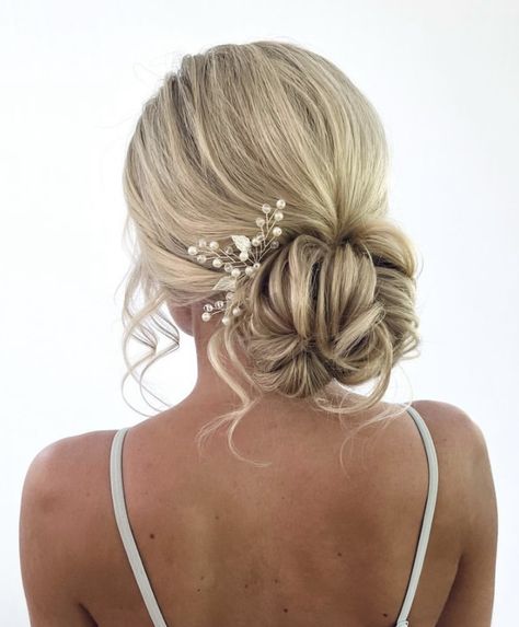 Messy Bun Wedding Hair, Bridal Hair Updo With Veil, Debs Hairstyles, Bun Wedding Hair, Messy Bun Wedding, Elopement Hair, Low Bun Wedding Hair, Prom Hair Up, Bride Hairstyles Updo