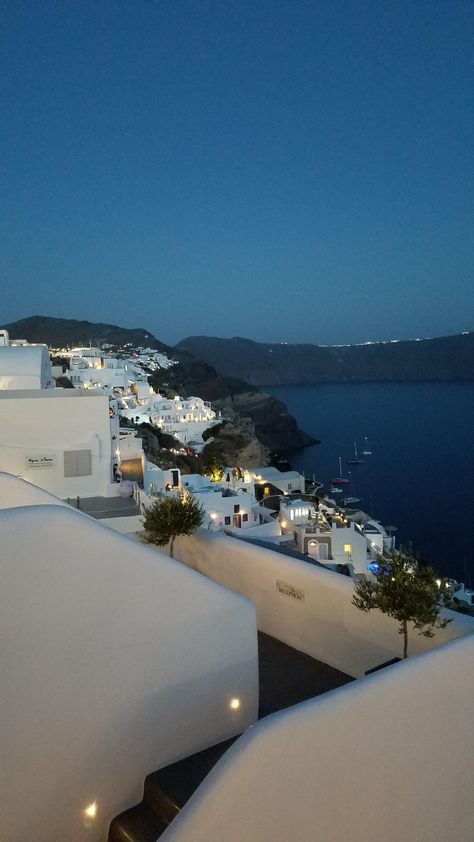 Best picture I've ever taken with my phone camera... dusk in Santorini Greece on 9/28/18. Great location to celebrate 30 years of marriage! Santorini Greece Photography, Greece Vibes, Greece Hotel, Grecia Santorini, Greece Pictures, Greece Santorini, Adventure Landscape, Greece Vacation, Europe Summer