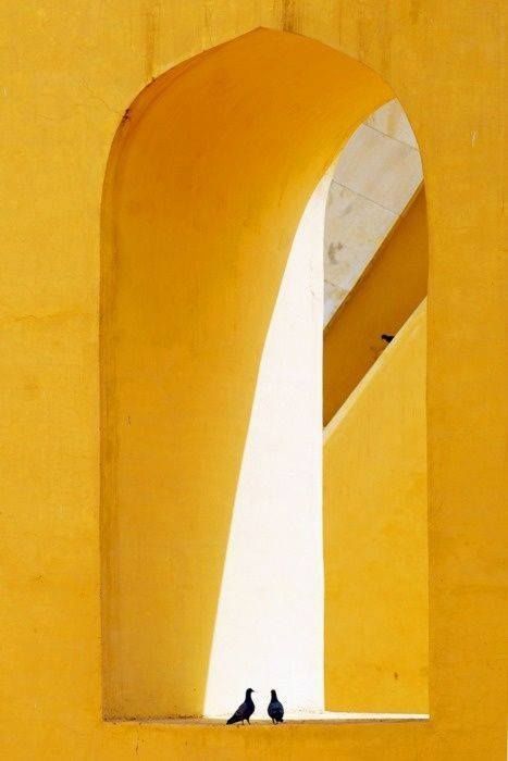 yellow shades Golden Door, Jaune Orange, Yellow Submarine, Kelly Wearstler, Foto Art, Yellow Aesthetic, Mellow Yellow, Cool Stuff, Happy Colors