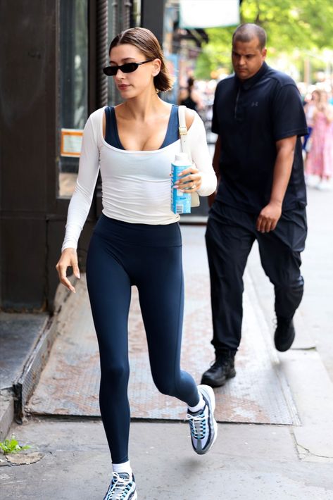 New York May, Pilates Outfit, Hailey Baldwin Style, Girls Attire, Soho New York, Football Fashion, Cute Gym Outfits, Celebrity Workout, Workout Fits