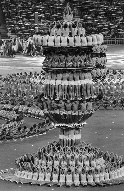 Photos Rares, Olympics Opening Ceremony, Rare Historical Photos, Summer Olympic Games, Historical Images, Historical Pictures, Summer Olympics, Salvador Dali, Opening Ceremony