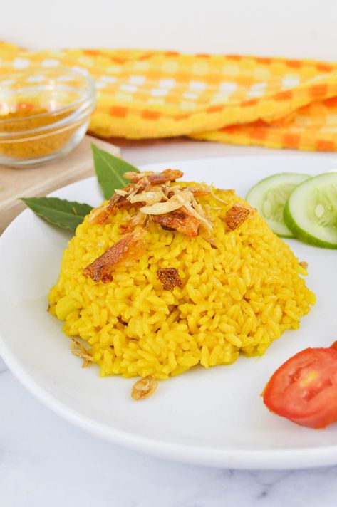 This aromatic Nasi Kuning (Indonesian Turmeric Rice) is a must try! Takeout Recipes, Turmeric Rice, Pasta Sides, Easy Rice Recipes, Recipe Cover, Ethnic Food, Healthy Supper, Side Dishes Recipes, Supper Recipes