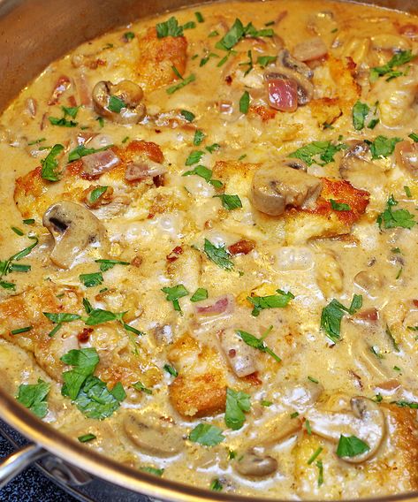 Creamy Mascarpone Chicken & Mushrooms Skillet! You will love this Easy, Creamy and Delicious meal! Chicken Marscapone Recipe, Recipes With Mascarpone Cheese Dinners, Recipe With Mascarpone, Chicken Fine Dining, Chicken Mascarpone Recipe, Recipes With Mascarpone Cheese, Mascarpone Recipes, Fine Dining Recipes, Mushroom Chicken