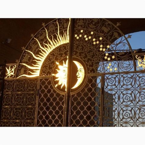 sun and moon gate Photography Dark, Pop Art Decor, The Sun And Moon, Fotografi Vintage, Hieronymus Bosch, Gold Aesthetic, Dark Beauty, Sun And Moon, Mellow Yellow