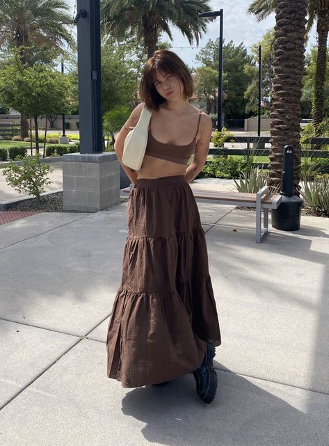 Ruffle Maxi Skirt Outfit, Long Flowy Skirt Outfit, Tiered Skirt Outfit, Flowy Skirt Outfit, Brown Skirt Outfit, Long Brown Skirt, Skirt Outfits Aesthetic, Vacation Fits, Brown Maxi Skirts