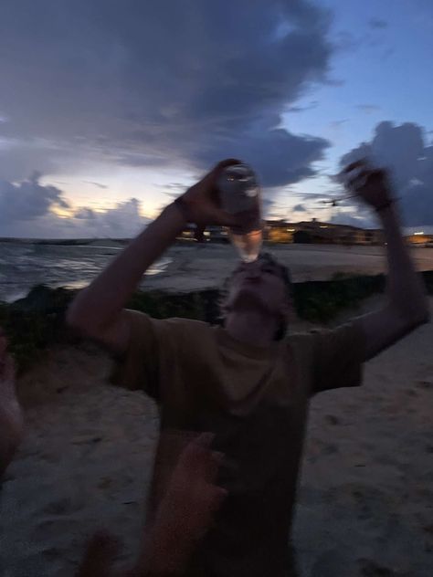 Beach Party At Night Aesthetic, Beach Party Astethic, Beach Bar Aesthetic Night Party, Drinking On Beach Aesthetic, Party On Beach Night, Vacation Party Aesthetic, Beach Parties Aesthetic, Party On The Beach Aesthetic, Beach Bbq Aesthetic