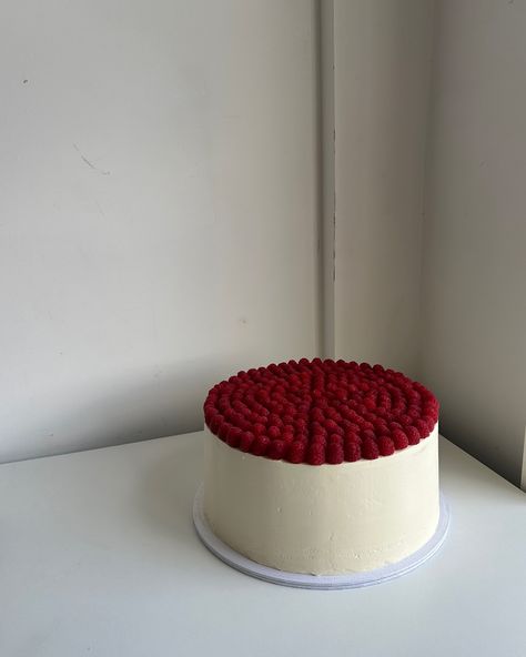 Simple yet effective 😍😍😍 . . . . #deesbasement #bts #london #reels #explore #cakedecorating #pov #raspberrycake Simple Raspberry Cake, London Reels, Raspberry Wedding Cake, Plain Wedding Cakes, Wedding Cake Raspberry, Italian Wedding Cake, Cake Minimalist, Small Wedding Cake, Raspberry Wedding