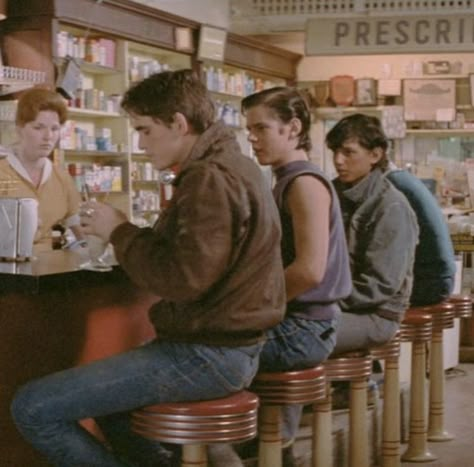 Greaser Aesthetic, The Outsiders Ponyboy, Young Matt Dillon, The Outsiders Imagines, Outsiders Movie, The Outsiders Cast, Stay Gold Ponyboy, The Outsiders Greasers, Dallas Winston