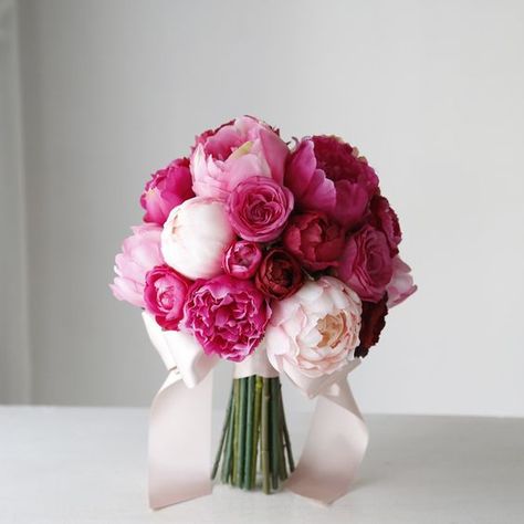 2024 Trend: Pink and White Wedding Bouquet Ideas for an Elegant, Boho, or DIY Celebration Pink Rose And Peony Bouquet, Bride Flower Bouquet Peonies, Pink Floral Wedding Bouquet, Pink Flower Bouquet Wedding, Fuschia Wedding Flowers, Bouquet Peonie, Wedding Bouquets Peony, Pink Bride Bouquet, Pink Peony Bouquet Wedding