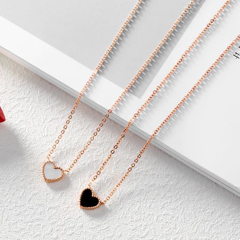 Stylish Watches For Girls, Stylish Jewelry Accessories, Heart Shape Necklace, Necklaces Heart, Fancy Jewelry Necklace, Pretty Jewelry Necklaces, Heart Necklaces, Fancy Jewellery Designs, Heart Shaped Necklace