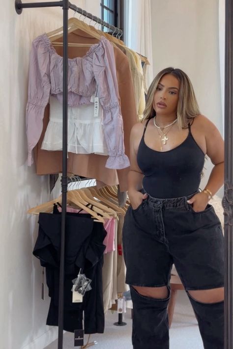 Black Bodysuit Outfit Midsize, Midsize Fashion Summer Going Out, Midsize Street Style, Cute Bodysuit Outfits, Curvy Style Outfits, Black Bodysuit Outfit, Street Style Black, Curvy Girl Outfits Summer, Curvy Casual Outfits