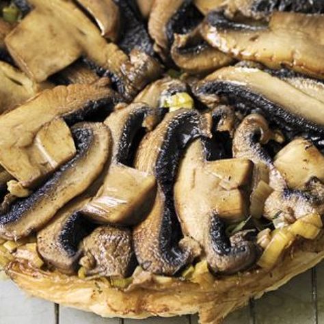 Tart Tatin, Tarte Tatin Recipe, Mushroom Tart, Plant Based Eating, Plant Based, Tart, Vegan Recipes, Stuffed Mushrooms, Ethnic Recipes