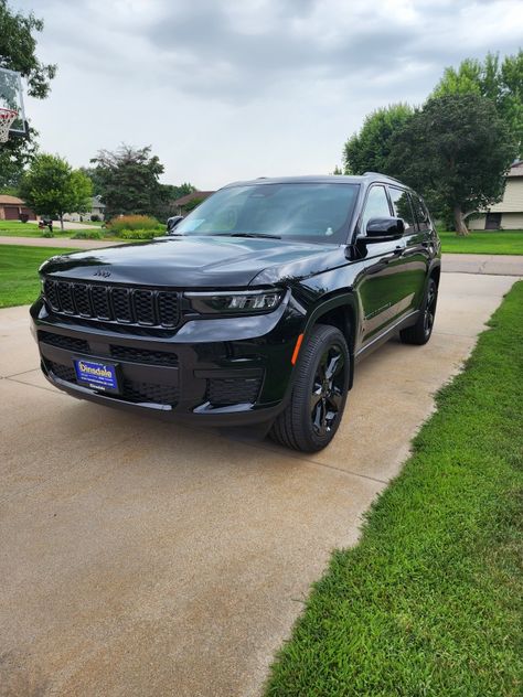 Jeep Grand Cherokee 2023, Jeep Cherokee Interior, Car Necessities, Florida Life, Jeep Grand Cherokee Limited, Car Modification, Jeep Stuff, 2023 Vision, New Trucks