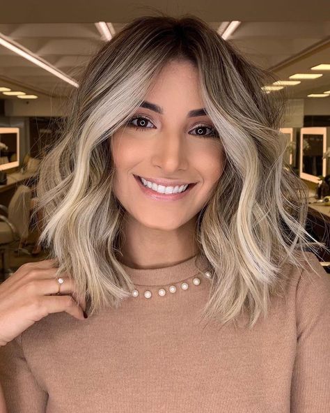 Balayageombre®💞 on Instagram: “It’s not about how long your hair it’s how healthy they looks like if you keeping your hair long but they looks dead we don’t need them💕…” Ash Blonde Balayage, Medium Bob Hairstyles, Balayage Blonde, Honey Blonde Hair, Short Hair Balayage, Penteado Cabelo Curto, Brown Blonde Hair, Ombre Hair Color, Hair Color Balayage