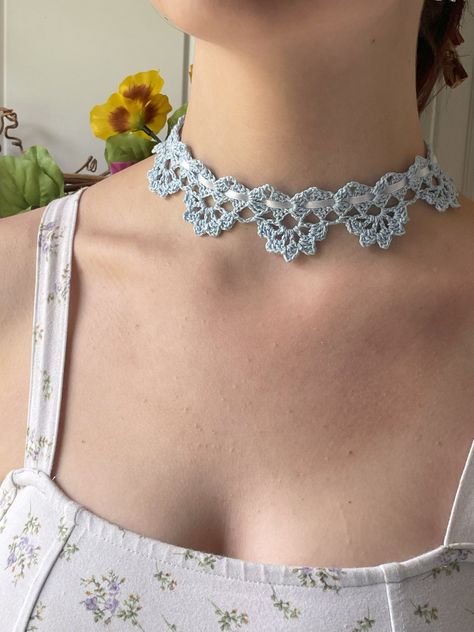 choker Crochet Lace Choker Necklace | Cute Crochet Choker Crochet Jewellery Necklace, Cool Crochet Accessories, Vintage Crochet Ideas, Crochet Ideas Accessories, Crochet Choker Free Pattern, Crochet Choker Pattern, Lace Yarn Crochet, Crochet Accessories Ideas, Crochet With Thread