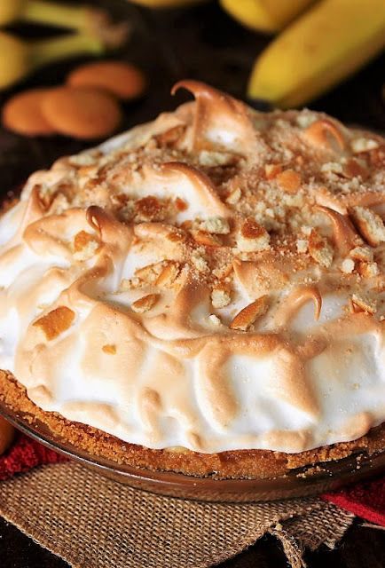 Banana Pudding Pie Banana Cream Pie Recipe With Pudding, Banana Pudding Pie, The Kitchen Is My Playground, Banana Pudding Pies, Meringue Topping, Banana Cream Pie Recipe, Banana Pie, Corn Beef, Meringue Pie Recipes