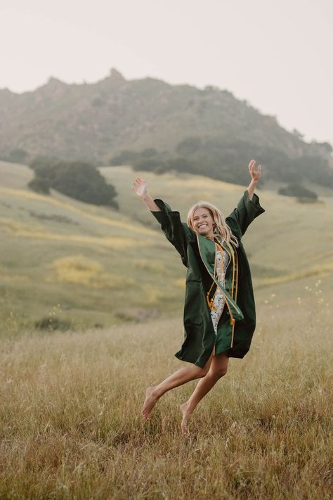 Hannah + Friends — SIERRA WEST PHOTO Boho Grad Photos, Cal Poly Slo Graduation Pictures, Graduation Pic Aesthetic, Grad Photoshoot High School, Grade 8 Grad Photoshoot Ideas, Earthy Graduation Pictures, Outdoor Grad Photoshoot, Waterfall Graduation Pictures, College Graduation Pictures Outdoors