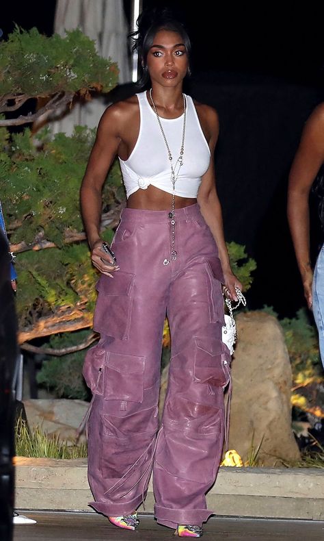 Women’s Urban Fashion, Miami Concert Outfit Ideas, Rnb Fashion Women, Lauryn Hill Outfits Street Styles, Urban High Fashion, Lauryn Hill Concert Outfit Ideas, Art Basel Miami Outfit 2023, Fashion Week Outfit Ideas Inspiration, Afrobeats Concert Outfit