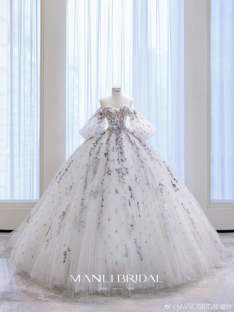 Ball Gown Aesthetic, Fairytale Gown, Fairy Tale Wedding Dress, Music On Spotify, Gowns Dresses Elegant, Fancy Wedding Dresses, Cute Wedding Dress, Princess Ball Gowns, Dream Wedding Ideas Dresses