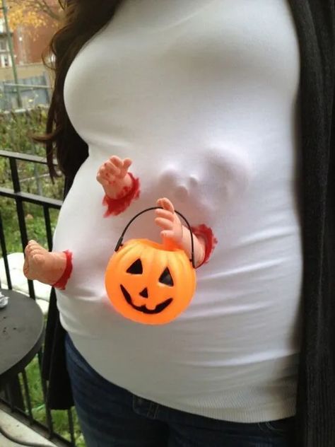 Halloween Costumes Adult, Bad Halloween Costumes, Halloween Costumes Women Creative, Most Creative Halloween Costumes, Classical Paintings, Pregnancy Costumes, Pregnant Halloween Costumes, Diy Halloween Games, Halloween Tutorial