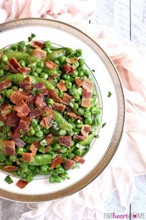 The ultimate Easter side dish, Creamed Peas with Bacon   Mint feature a delicious combo of flavors and textures from sweet green peas, fresh sugar snaps, salty bacon, a decadent cream sauce, and refreshing pops of mint! Peas With Bacon, Easter Side Dish, Easter Dinner Menus, Veggie Fried Rice, Creamed Peas, Easter Side Dishes, Easter Recipe, Spring Peas, Baked Avocado