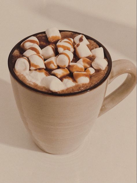 #aesthetic #hotchocolaterecipes #marshmallow #photography #recipe Marshmallow Photography, Marshmallow Pictures, Jackie Burkhart, Cozy Things, Chocolate Caliente, Coffee Corner, Simple Pictures, Hot Chocolate Recipes, Kitchen Inspiration Design