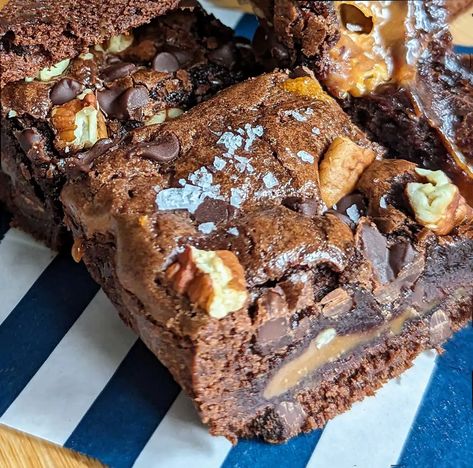 Brownies With Caramel Bits, Brownie Recipes Caramel, Brownie Mix Brownies, Brownie Mix Recipes Boxed Easy, Turtle Brownies With Brownie Box Mix Recipe, Salted Caramel Brownies From Box Recipe, Caramel Brownies With Box Mix Recipe, Caramel Swirl Brownies, Boxed Brownie Mix Recipes