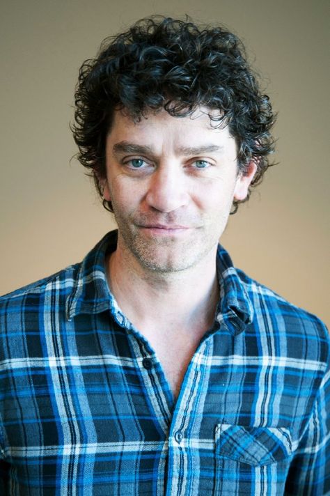 James Frain! Where the Heart Is!! Love his curls. Also the captains neo in Grimm James Frain, English Film, Old Celebrities, The White Queen, Chris Owen, Andrew Scott, White Queen, Where The Heart Is, Celebrities Male