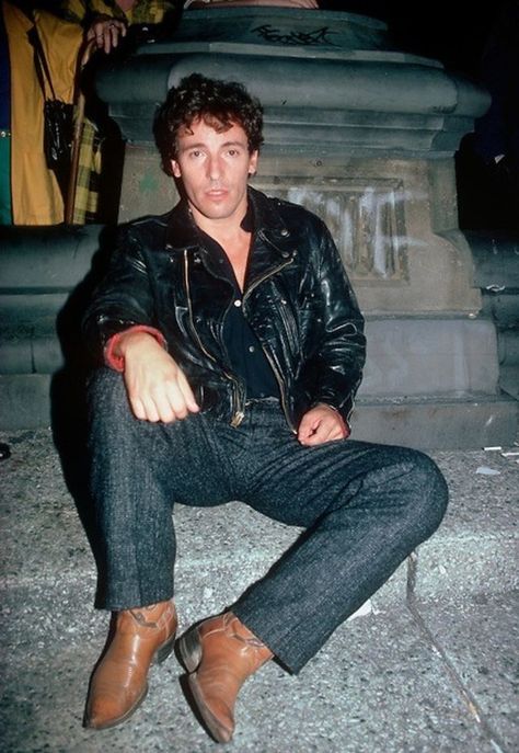 Mens Country Rock Fashion, Bruce Springsteen Fashion, Cory Haim, Suave Men, Bruce Almighty, 70s Fashion Men, Bruce Springsteen The Boss, Sing Sing, Feelin Groovy