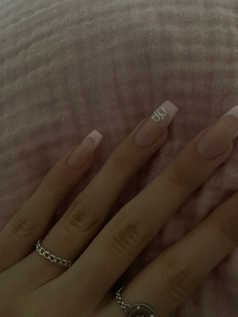 Initial E Nails, Nails With An E Initial, French Nails With Letters Initials, Letter E On Nails, S On Nail, S Initial On Nails, French Tip With Initial Nails, Nail With Initial, Nails With An Initial