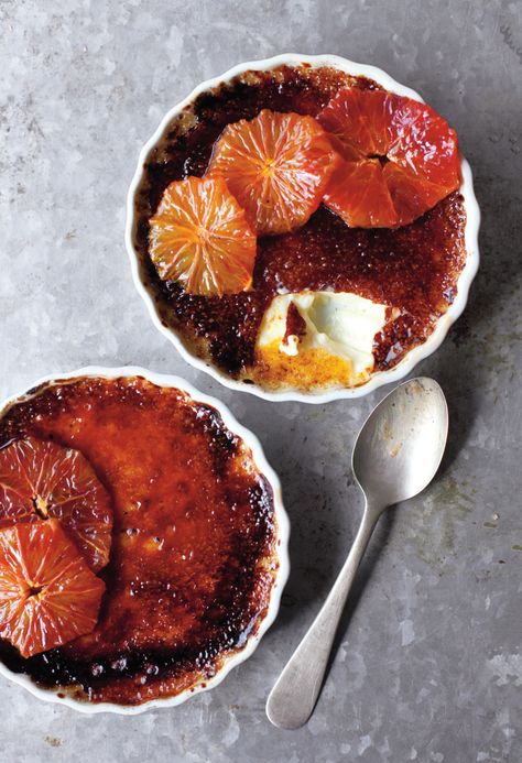 If you want a truly magnificent dessert, sure to impress anyone, make this recipe. A thick layer of melt-in-your-mouth vanilla custard is topped with a ... read more كريم بروليه, Blood Orange Recipes, Think Food, Köstliche Desserts, Orange Recipes, Slow Food, How Sweet Eats, Eat Dessert, Sweets Treats