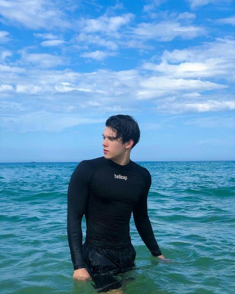 Wetsuit Aesthetic Men, Wetsuit Aesthetic, Venom Suit, Aesthetic Male Outfits, Wetsuit Men, Lycra Men, Muslim Men, Aesthetic Photography Grunge, Aesthetic Guys