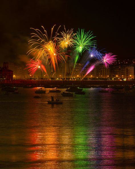 Firework Art, Rainbow Things, Fireworks Wallpaper, Rainbow Pictures, San Sebastian Spain, Smile Wallpaper, Fire Works, Spanish Design, Bonfire Night