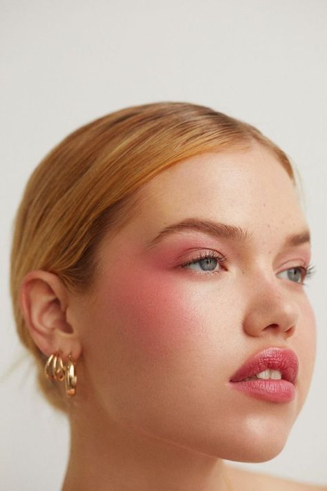 80s Blush Makeup, Bold Blush Makeup, Pink Blush Look, High Blush Makeup, Heavy Blush Makeup Looks, Soft Blush Makeup, Glowing Portrait, 80s Blush, 80s Beauty