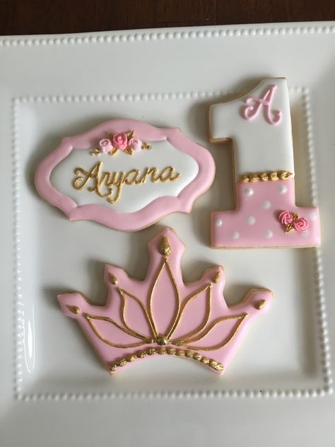 Pink And Gold Princess Cookies, Tiara Cookies Decorated, Crown Cookies Decorated, Sleeping Beauty Cookies, Princess Cookies Decorated, Princess Birthday Cookies, Princess Crown Cookies, Crown Sugar Cookies, Purim Cookies