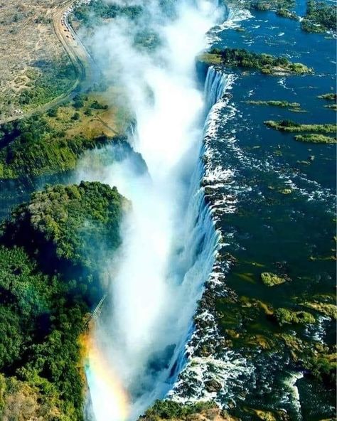 Victoria falls Zimbabwe 🇿🇼 and Zambia 🇿🇲. Invest in Africa 🌍 Victoria Falls Zimbabwe, Zimbabwe Africa, New Nature Wallpaper, Victoria Falls, Beautiful Waterfalls, Africa Travel, Autumn Photography, Nature Wallpaper, Awe Inspiring