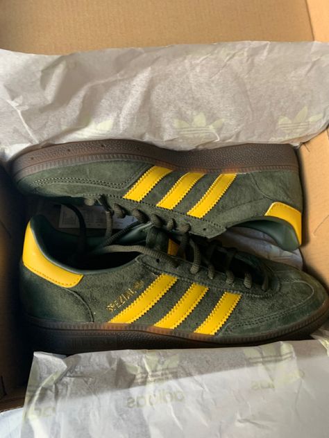 Adidas Samba Green Yellow, Green And Yellow Adidas, Adidas Spezial Green And Yellow, Adidas Spezial Yellow, Adidas Spezial Colors, Green Spezials, Adidas Spezial Green, Yellow Adidas Shoes, Spezial Adidas Outfit